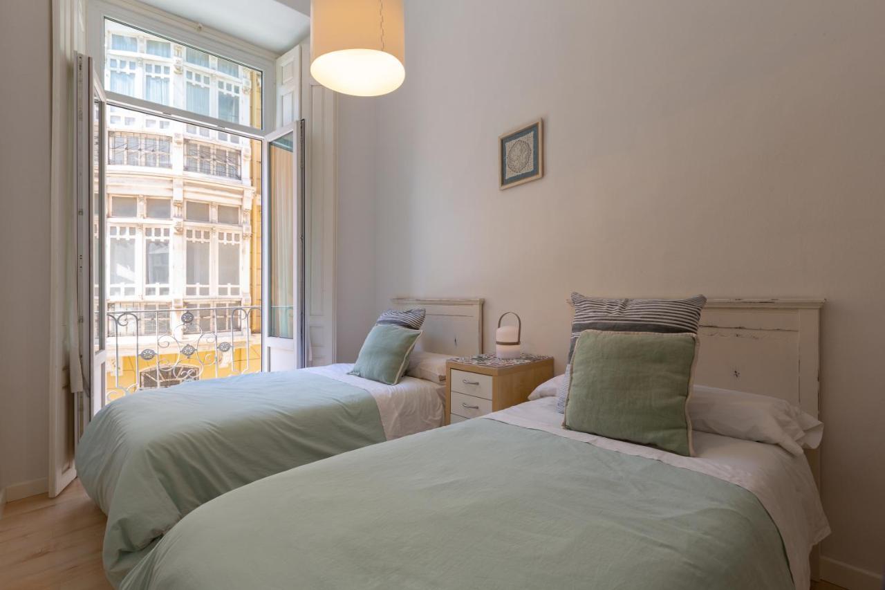 Luminoso Apartamento De Dos Habitaciones Con Vistas A Las Catedral Malaga Exterior photo